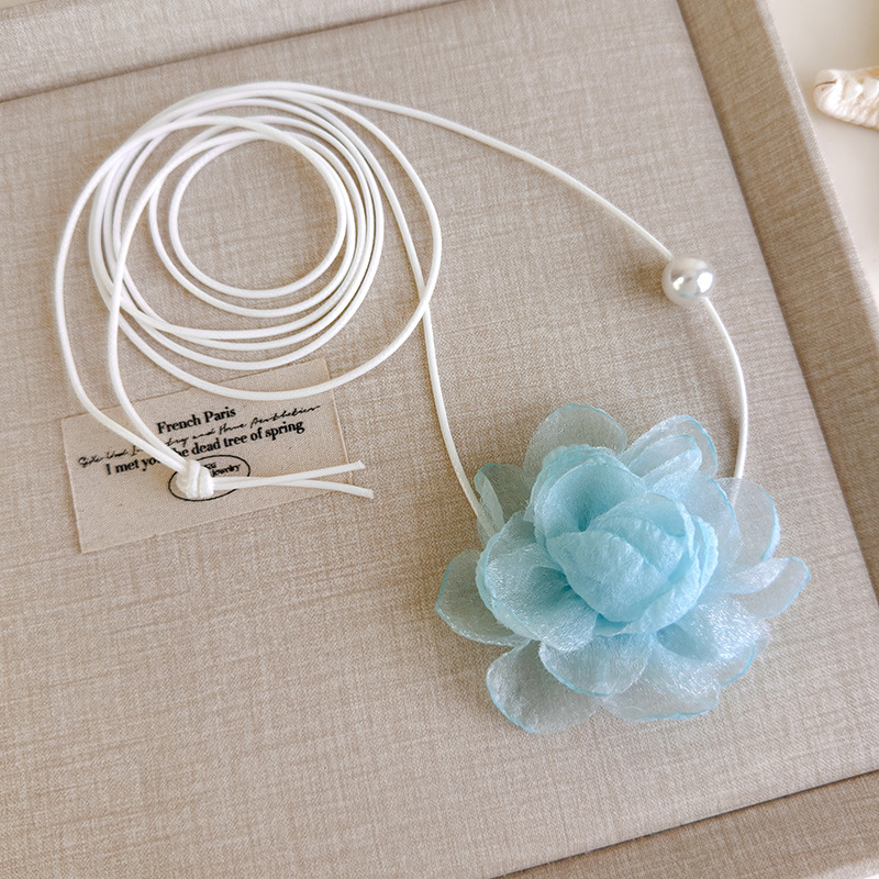 Блакитне намисто з мушлями та намистинами