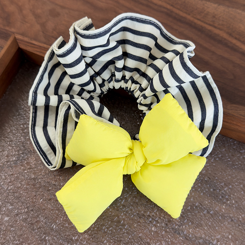 リボンストライプスクランチーヘアタイ