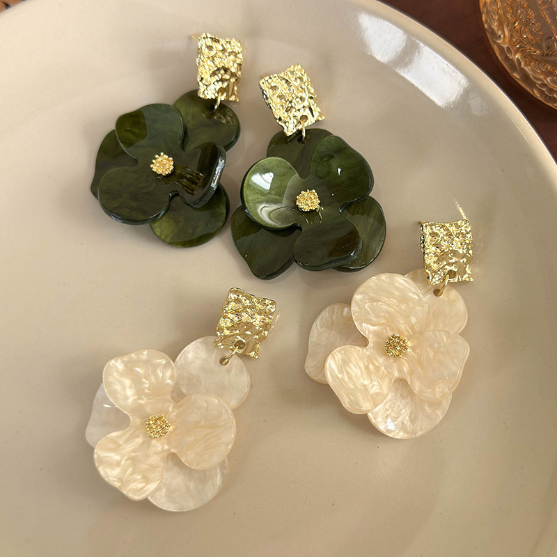 أقراط مزهرة كلاسيكية