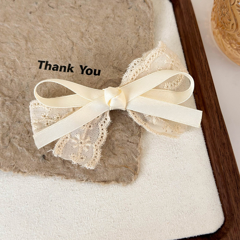 Grampo de Cabelo com Renda Bege