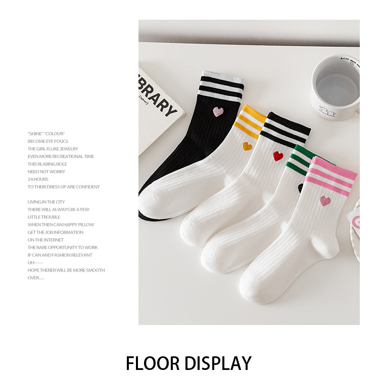 Meias Mid-Calf Sem Costura com Corações