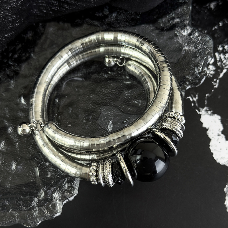 سوار مرن ثلاثي الطبقات بحجر أسود