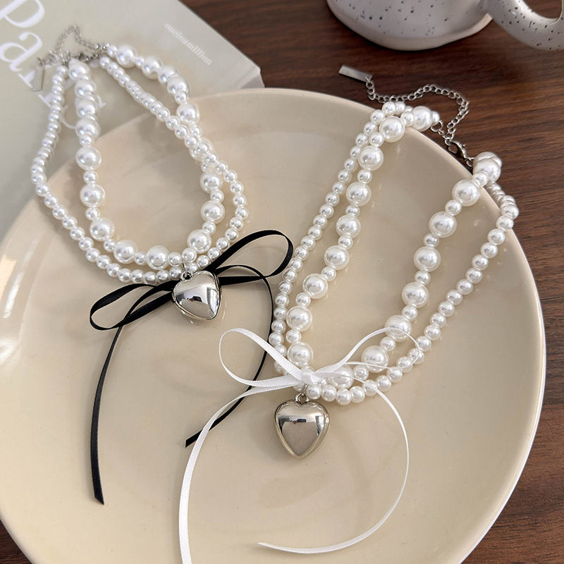 Collier ras de cou perles avec cœur et nœud