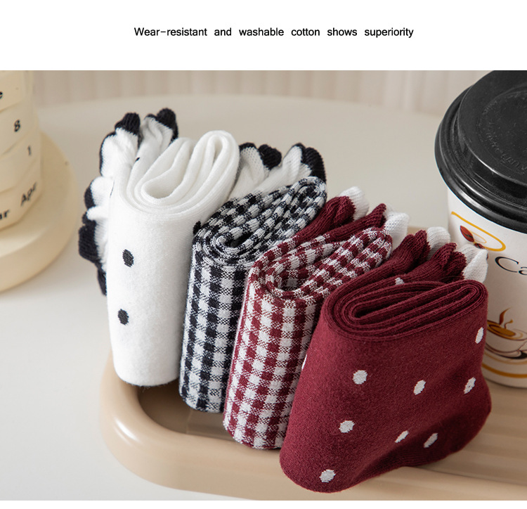 Meias Femininas de Xadrez e Bolinhas