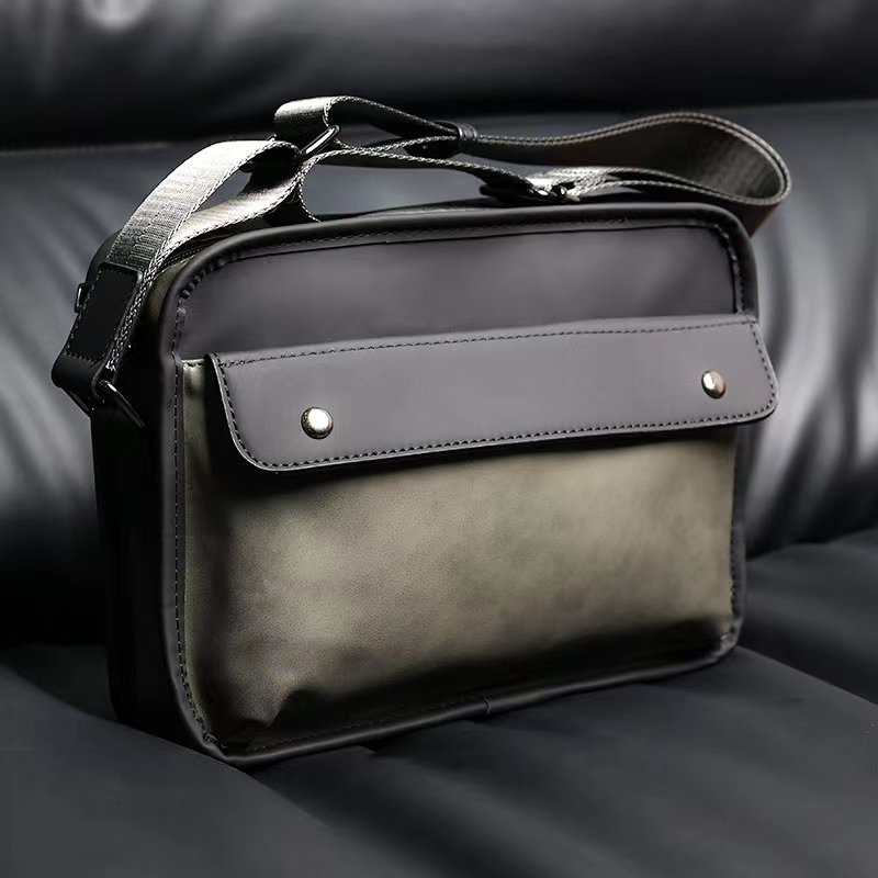 비닐 스웨이드 크로스바디 백