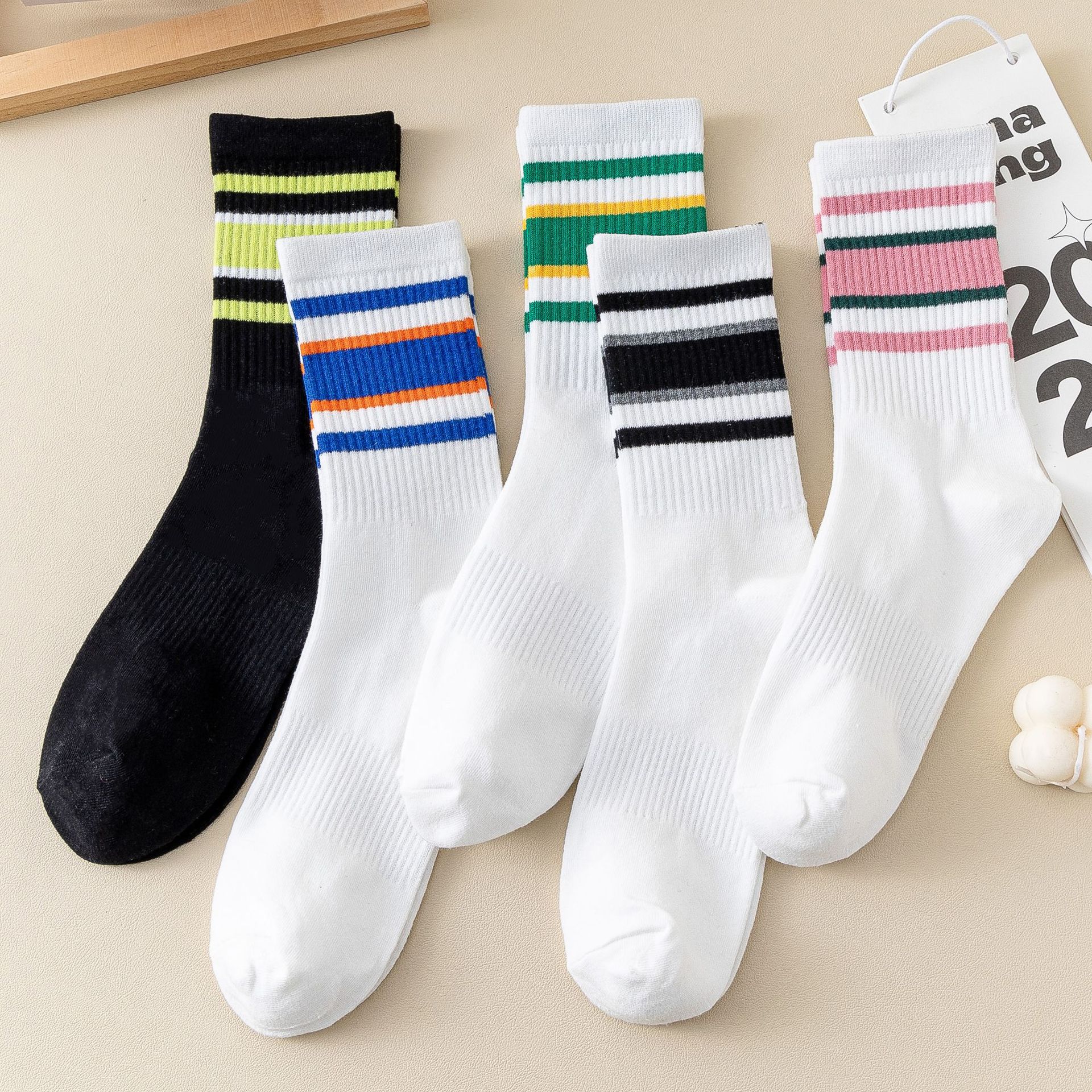 Podkolenky s duhovými pruhy