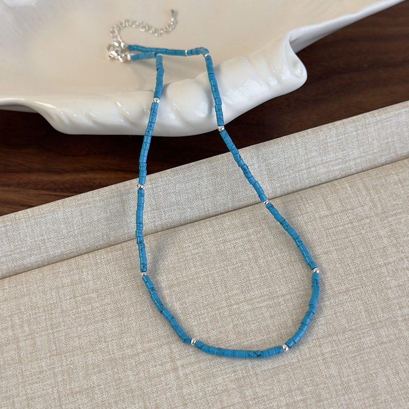 Багатошарове намисто з бісерними квітами та блакитним каменем