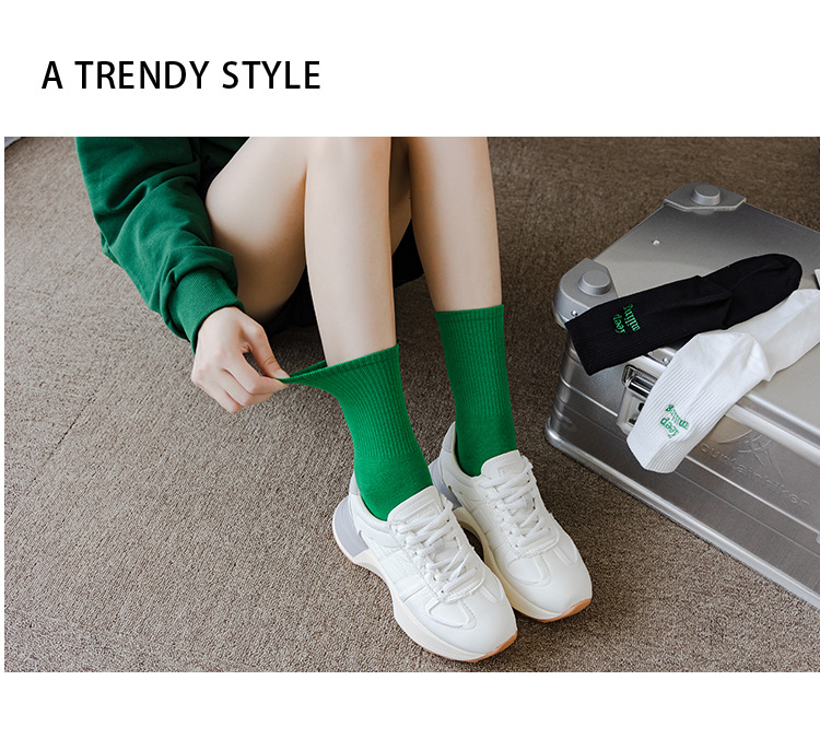 Meias Mid-Calf Bordadas