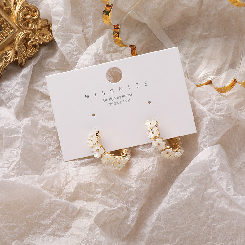 أقراط دائرة زهرة الصدف