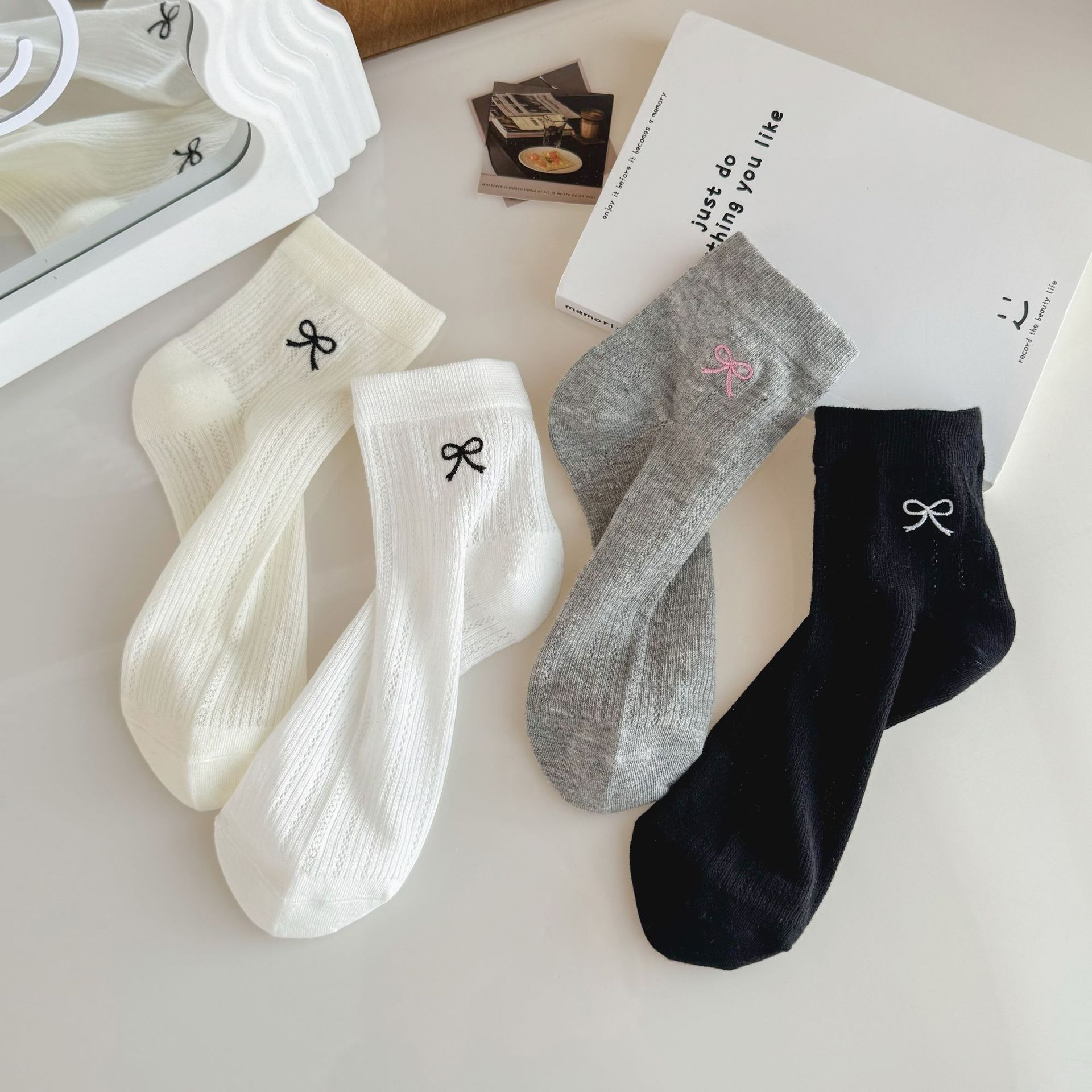 جوارب نسائية صيفية قصيرة بتطريز ربطة