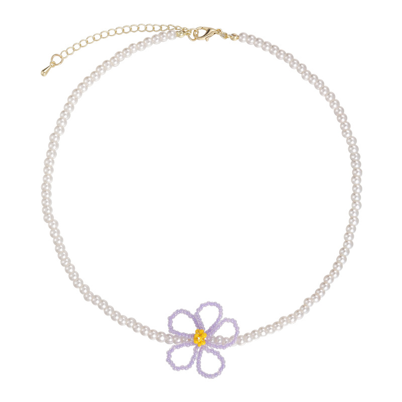 قلادة لؤلؤ مزين بالزهور