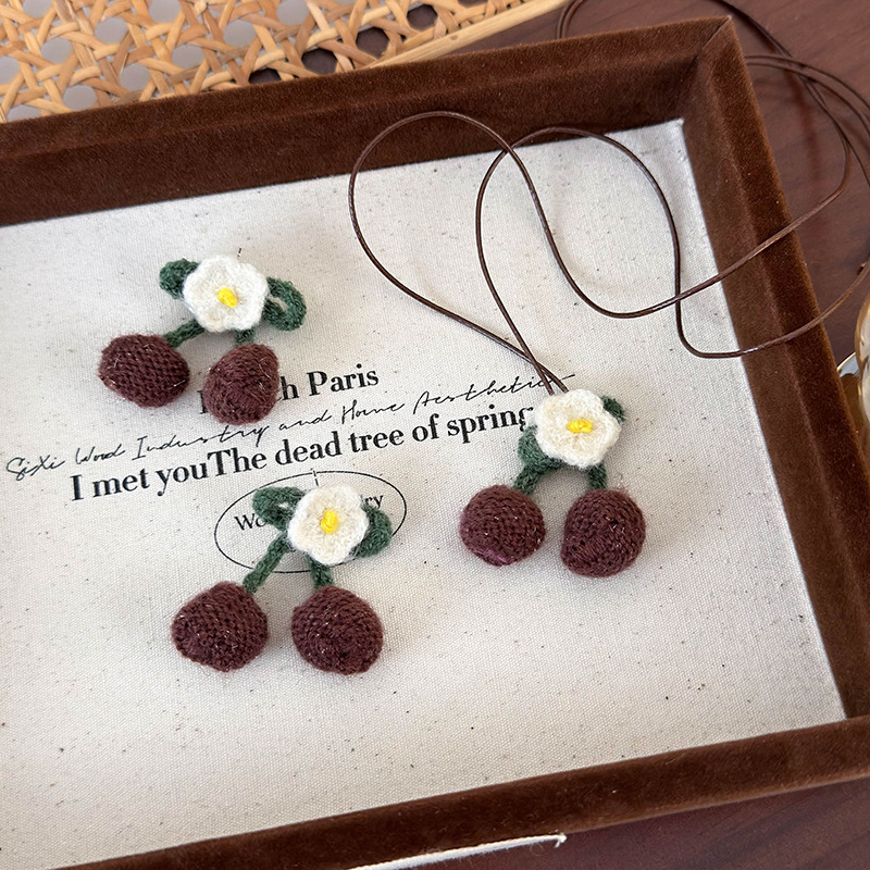 Набор Серёжек и Ожерелья с Вишнями Вязаный Крючком
