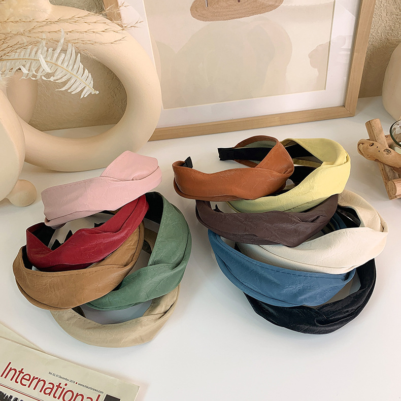 Diadema Cruz Ancha de Cuero PU