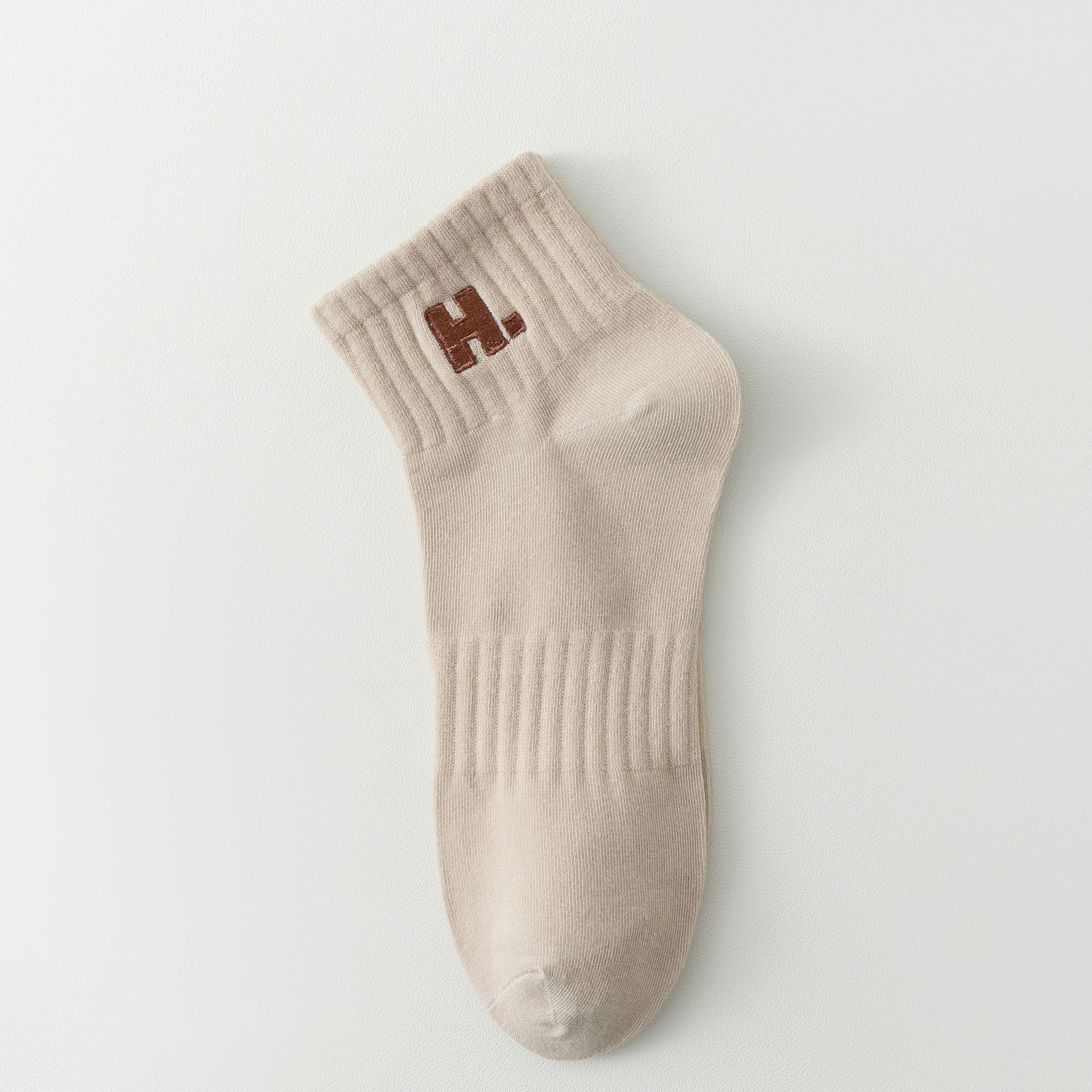 Șosete cu litera H brodată