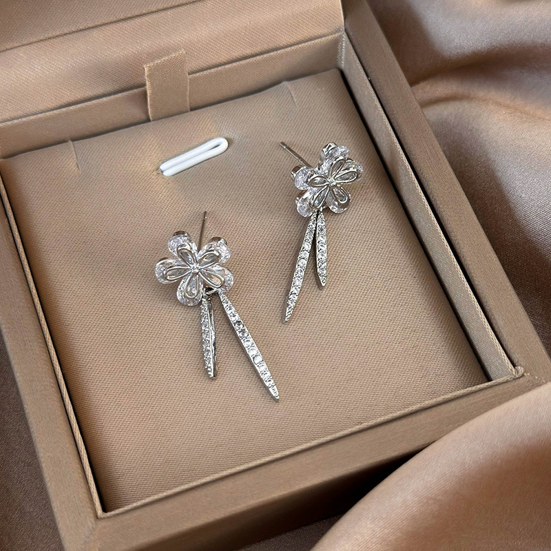 Сережки з Квіткою Цирконію