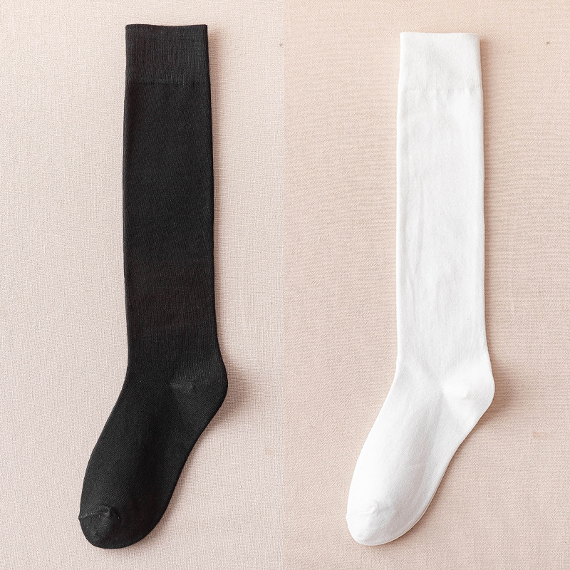 Meias Femininas de Cano Médio e Cano Alto