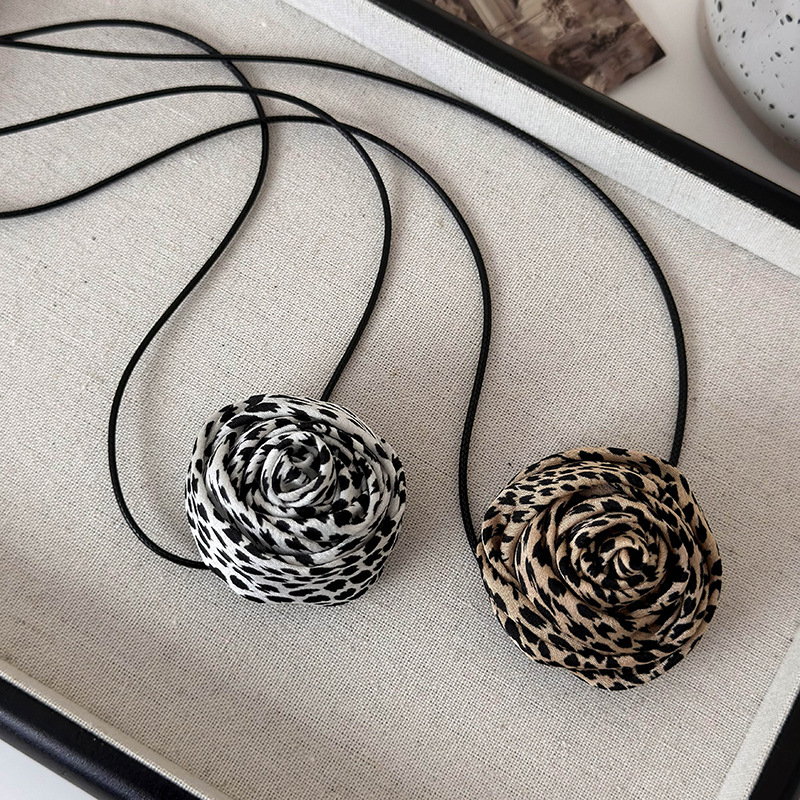 Leopardtryck Ros Choker Halsband