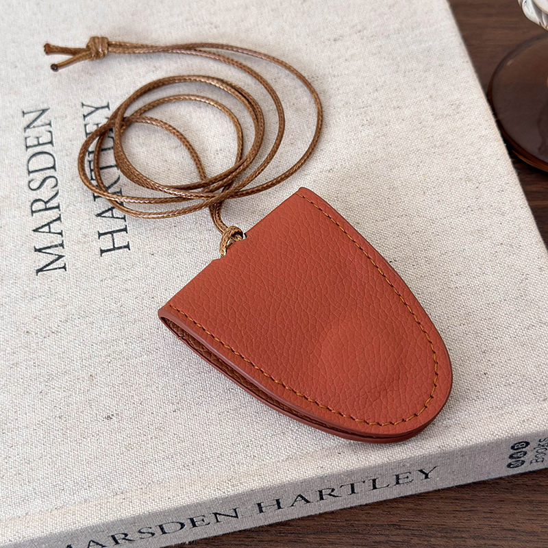 Намисто з підвіскою Multi-Clip зі штучної шкіри