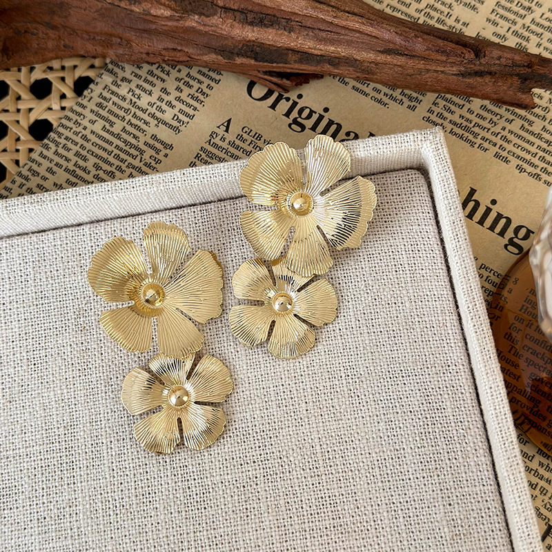 Orecchini a Fiori in Metallo