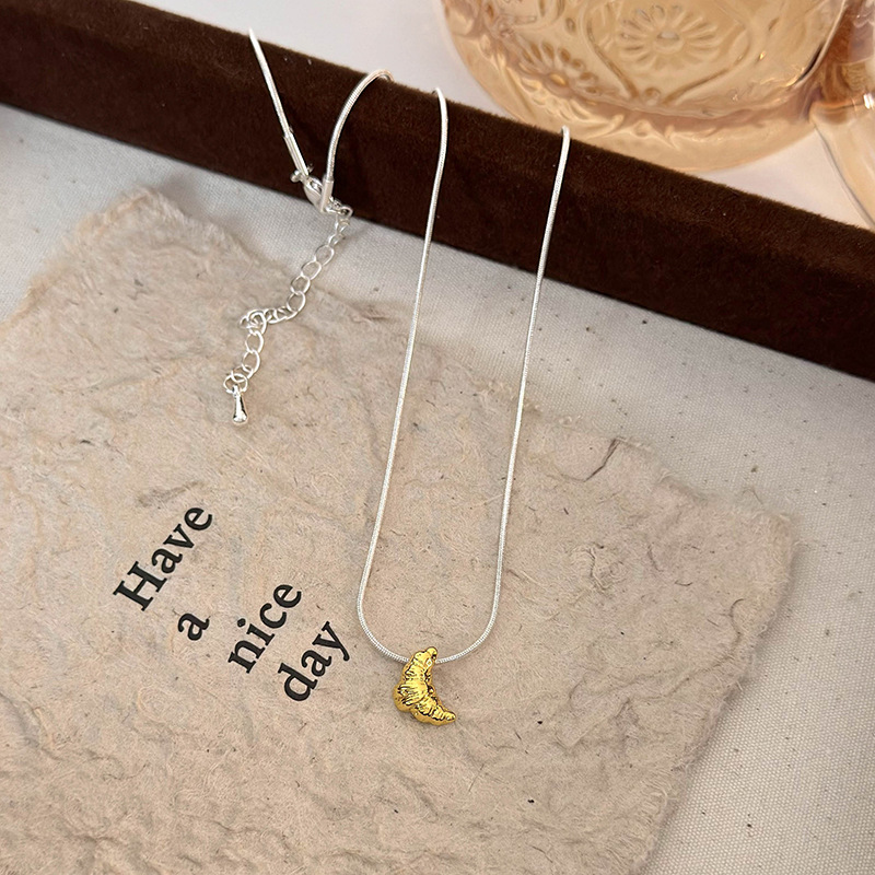 Геометричне намисто двох кольорів