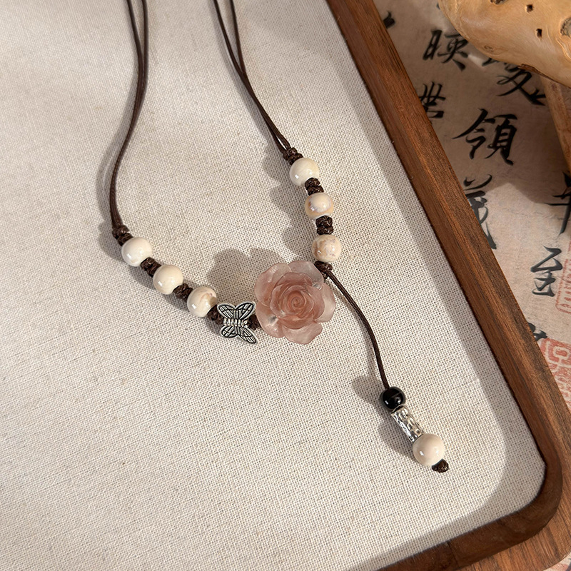 Намисто з бісерним метеликом