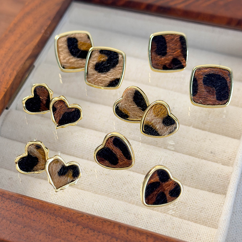 Geometrické Náušnice Srdce s Leopardím Potiskem