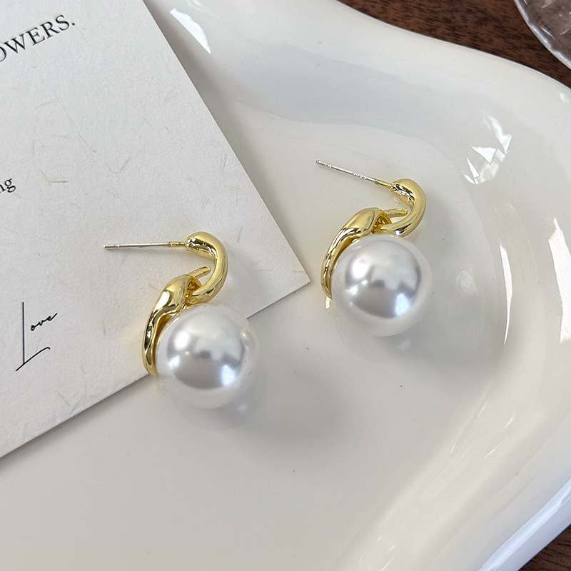 Brincos de Pérola com Dupla Fivela