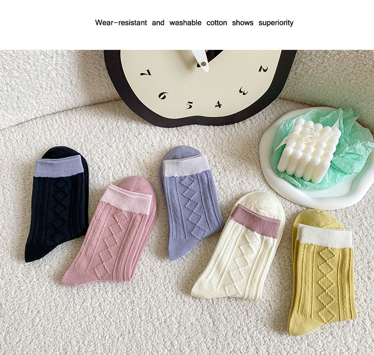 Meias Mid-Calf Argyle com Color-Blocking