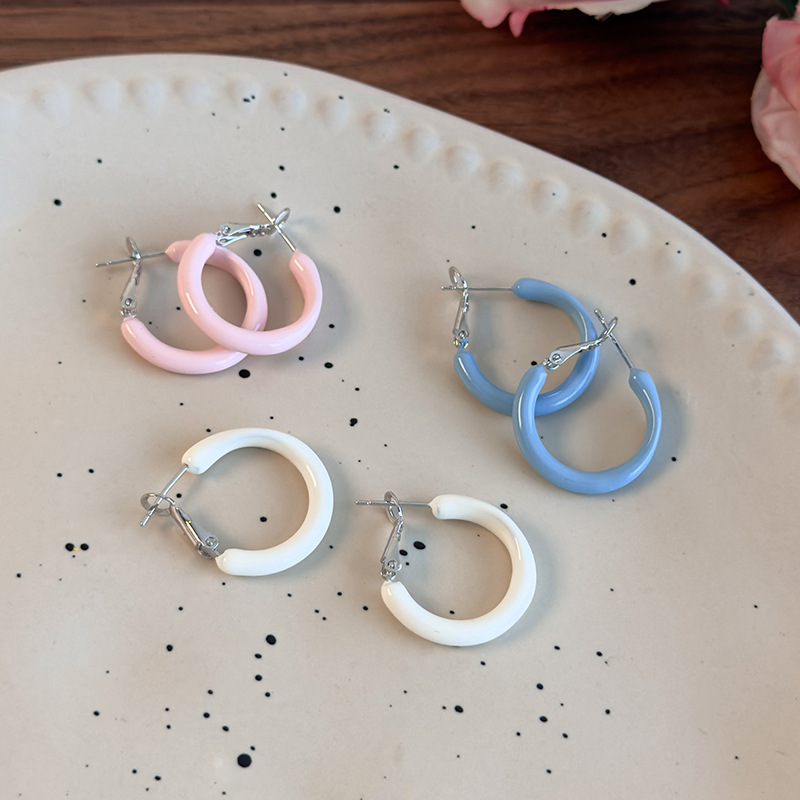 أقراط دائرية هندسية وردية