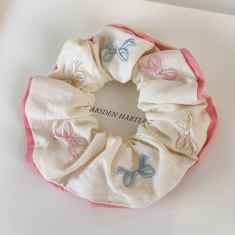 Wyszywana Kokardka i Wiśniowa Gumka