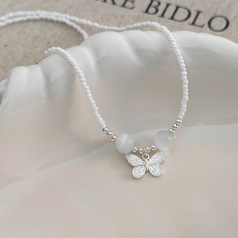 Kalung Kupu-Kupu Manik Putih