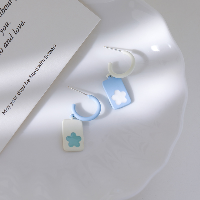 أقراط زهرية