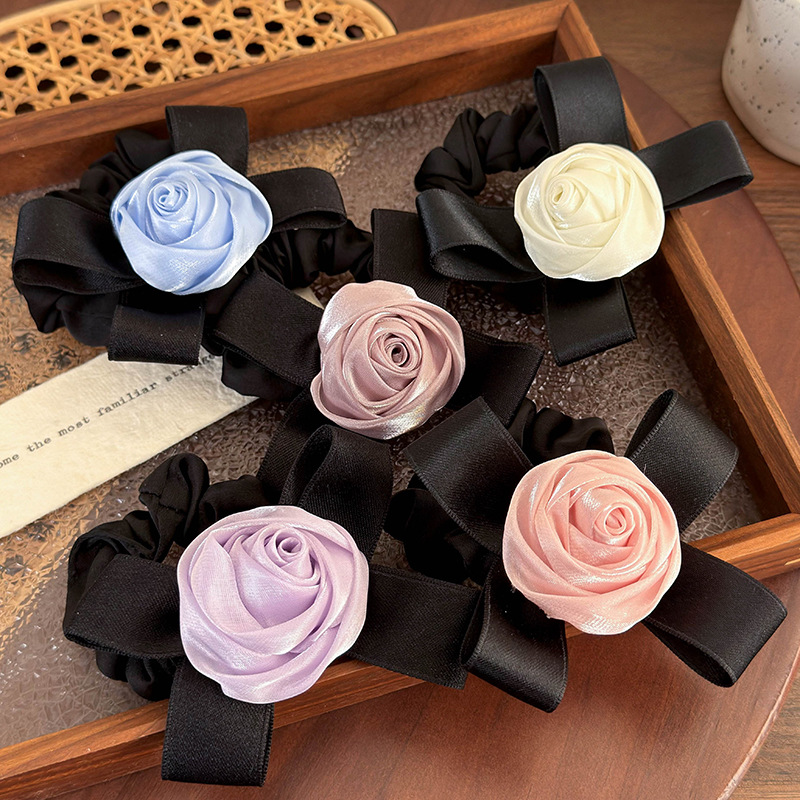 Tüll-Scrunchie mit Rosenschleife