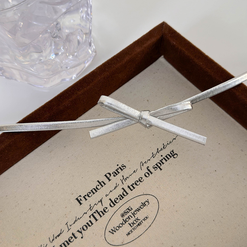 Шкіряний чокер з бантом