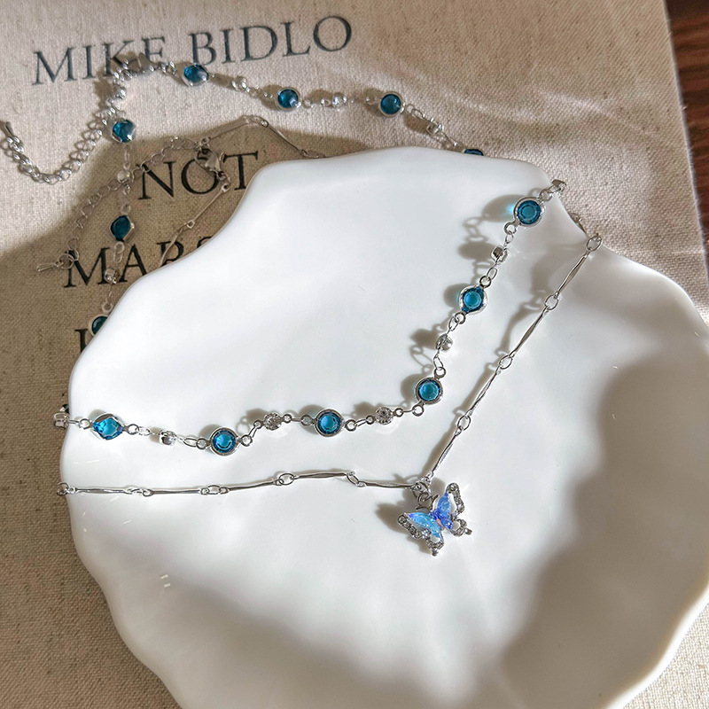 Dvojitý Náhrdelník s Motýlkem