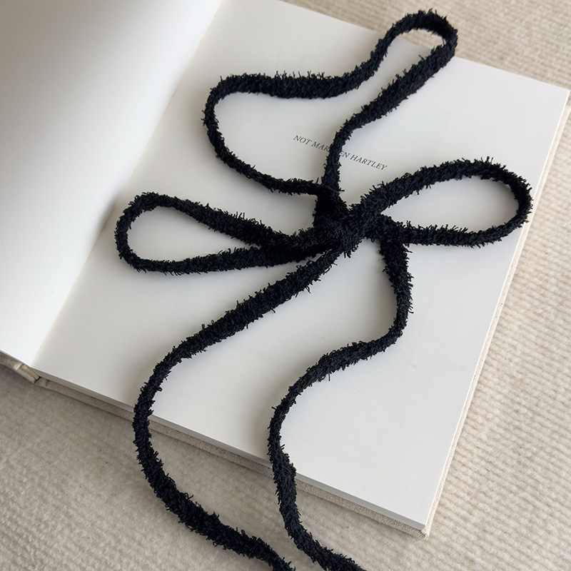 قلادة من الخيوط الناعمة