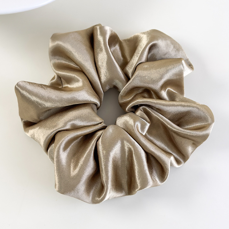 クリームサテンスクランチー