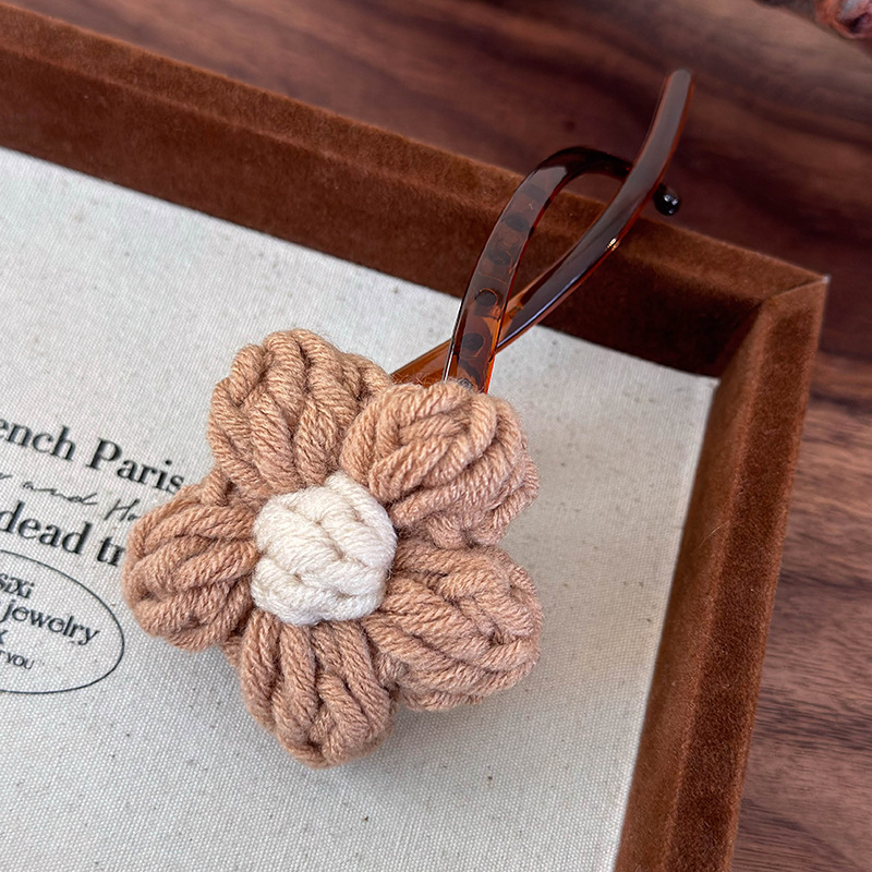 Spinka do Włosów z Włóczkowym Kwiatem