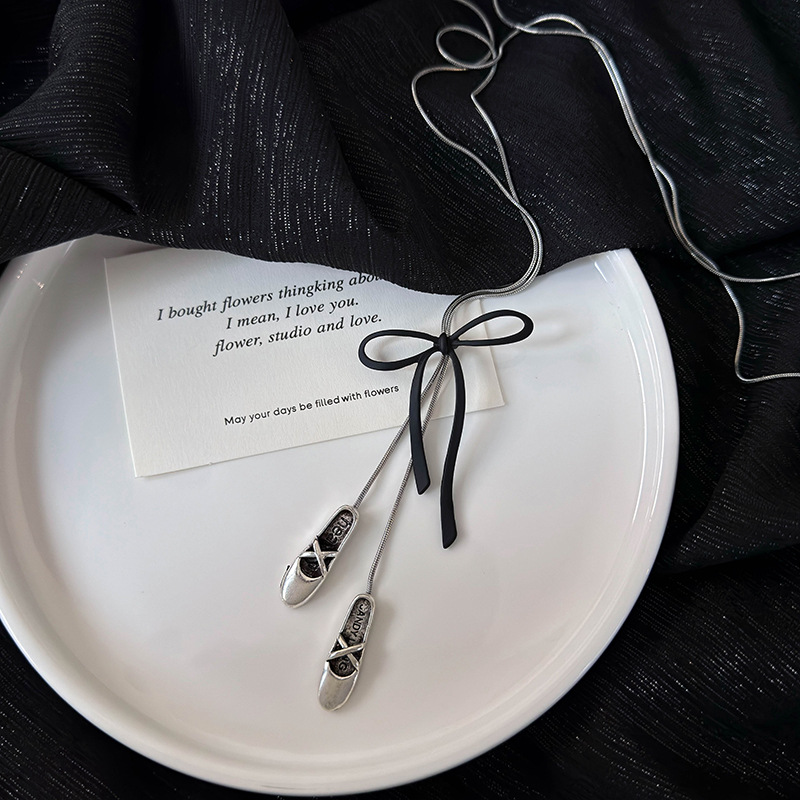 Fiyonk Bale Terlik Kolye