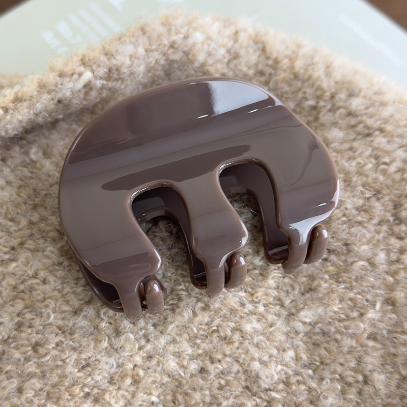 Agrafă de păr în formă de M