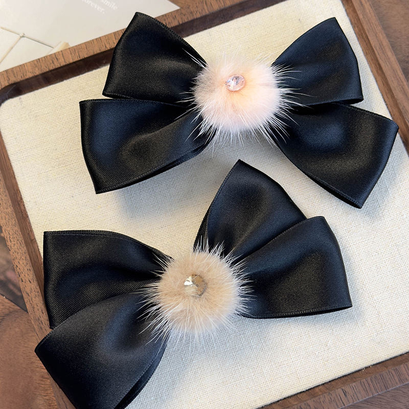 Satynowa Spinka do Włosów z Kokardą i Pomponem