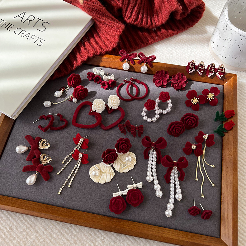 Burgu Flok Çiçekli Küpeler