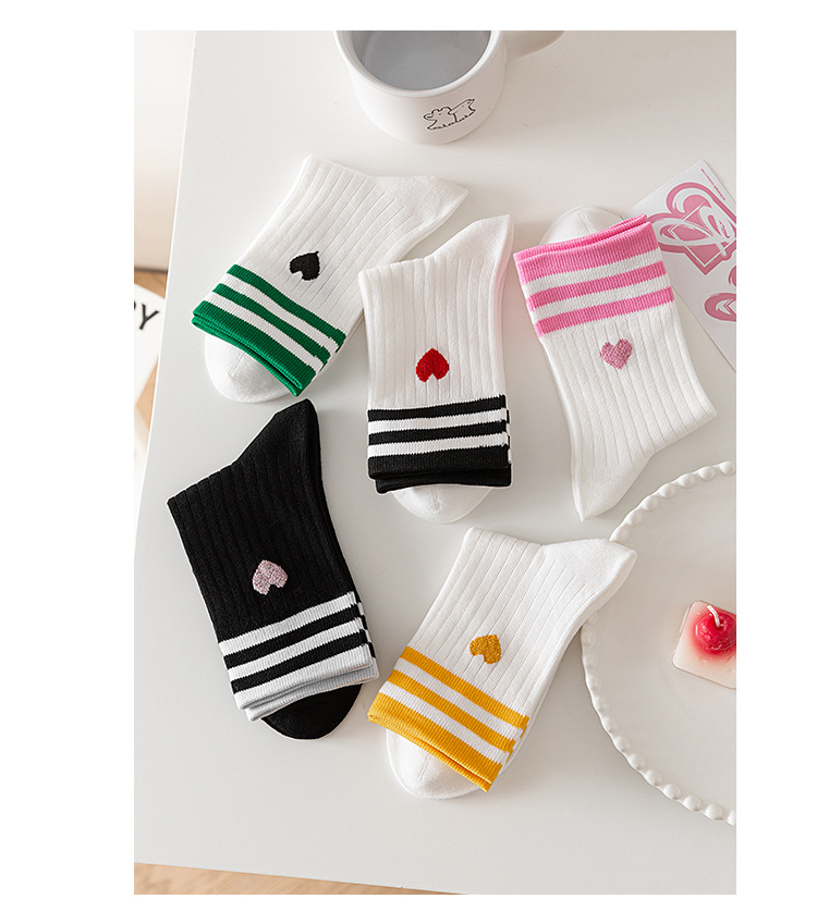 Meias Mid-Calf Sem Costura com Corações