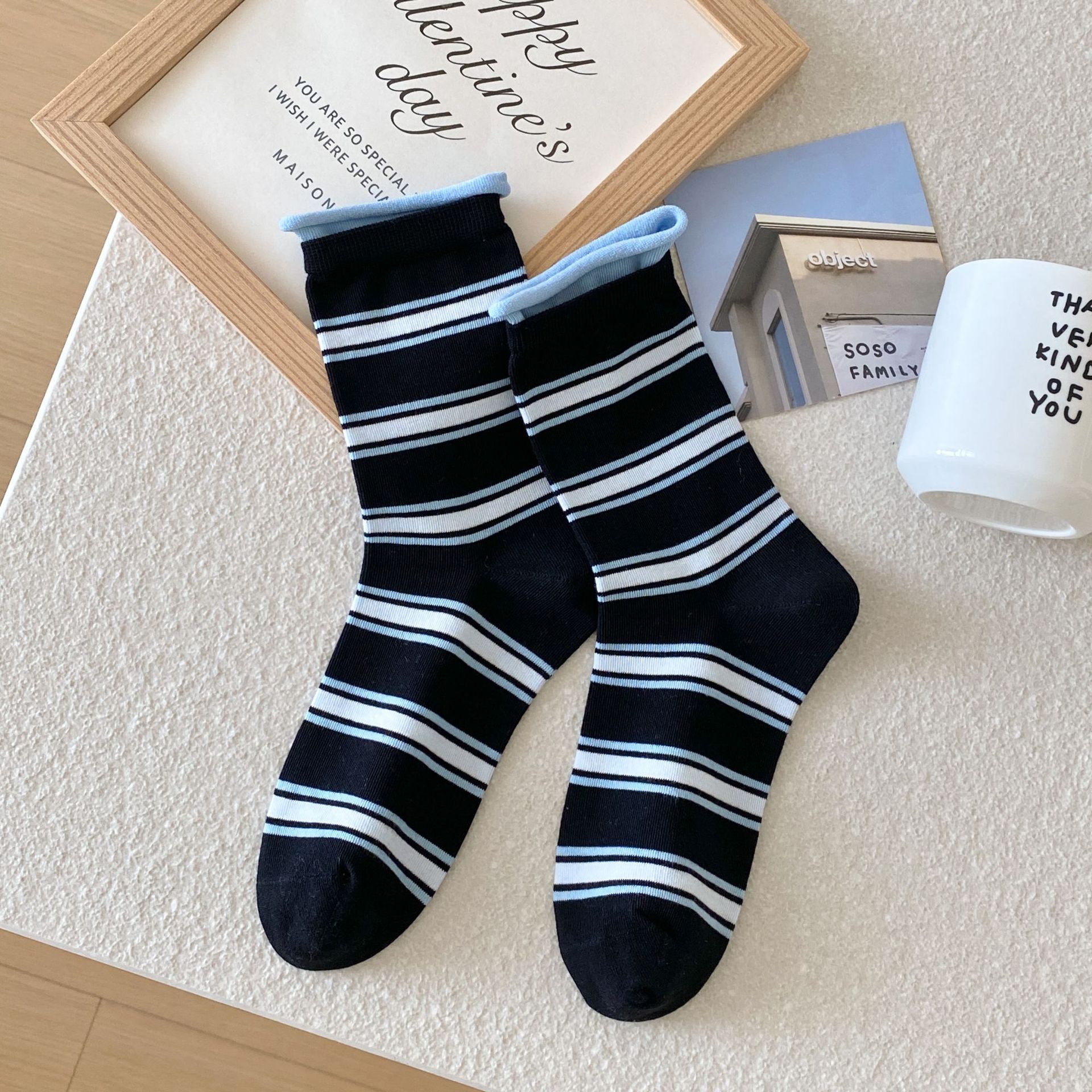 Meias Cano Médio Listradas com Enrugue