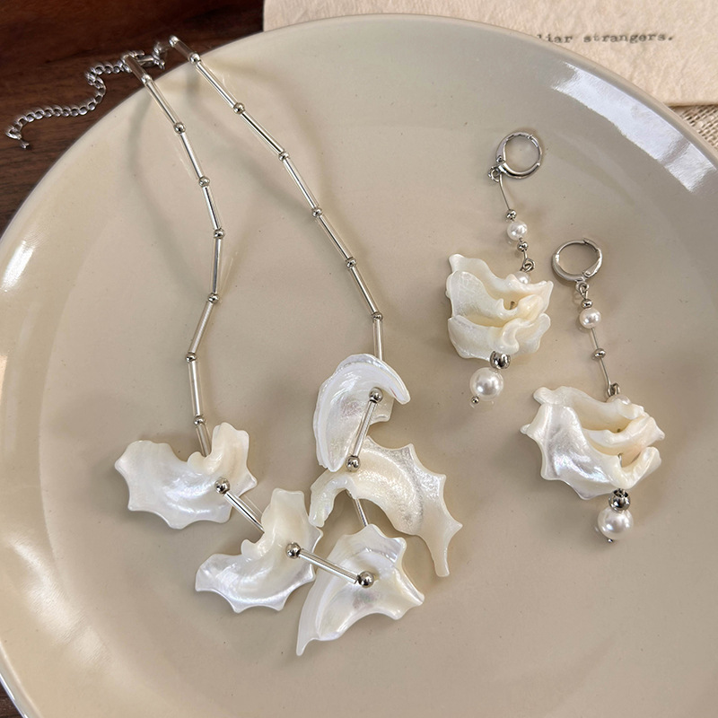 Set Collana e Orecchini in Conchiglia