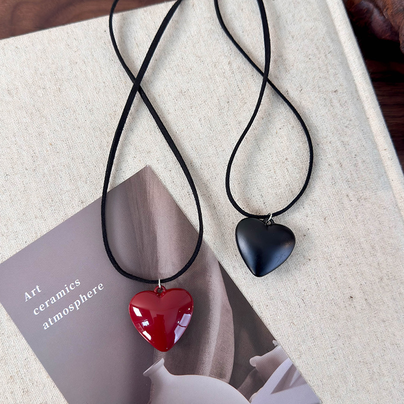 Намисто з Червоним Серцем