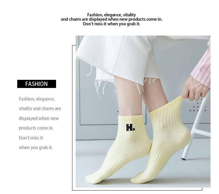 Șosete cu litera H brodată