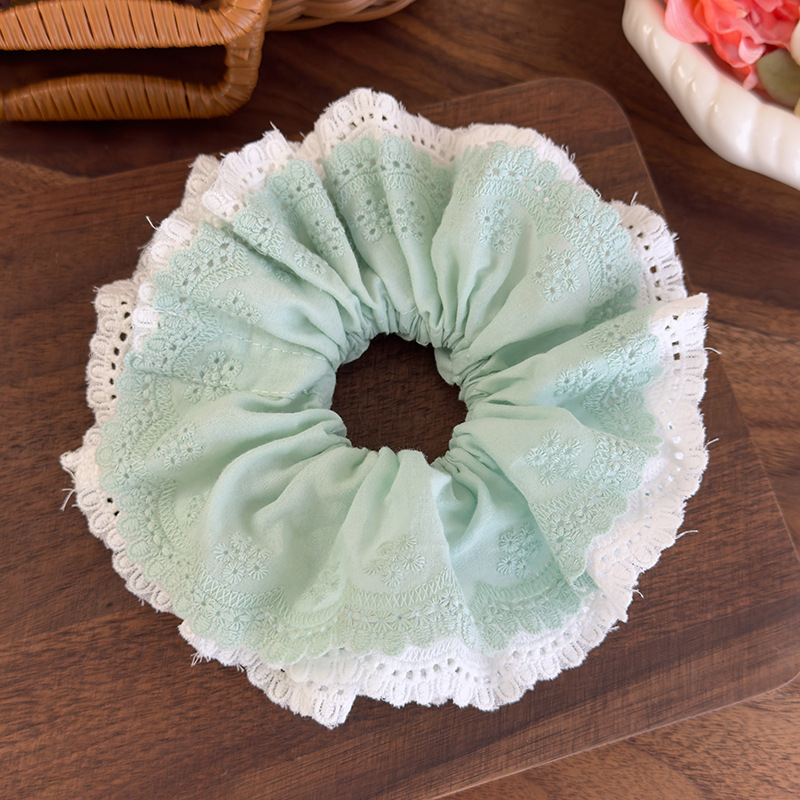 Hair Scrunchie z Haftowaną Koronką