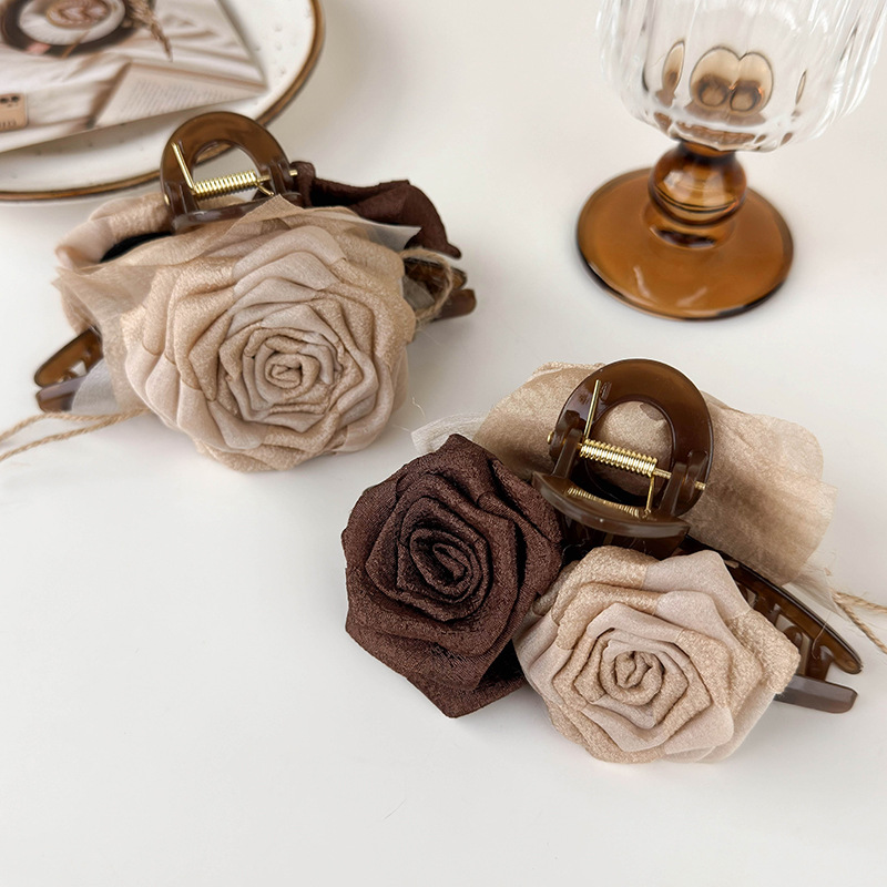 Agra de Păr cu Trandafiri Uscați