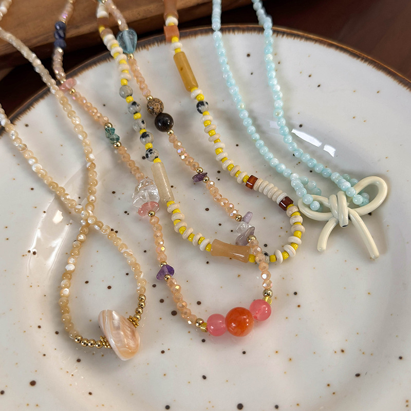 Намисто зі скляних намистин та мушлі